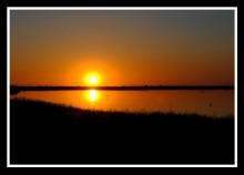 Coucher de soleil sur l'étang des launes... Saintes-Marie-de-la-mer